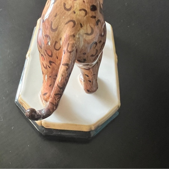 Rare Certified International Empire Leopard Figurine by Raymond Waites 4.5” - Picture 5 of 8